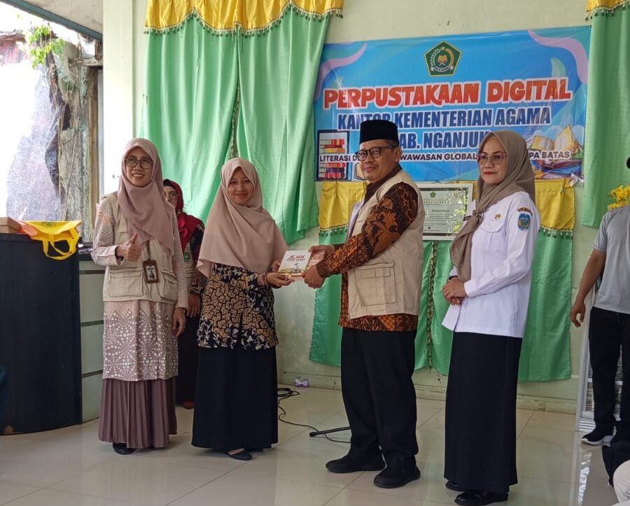 Read more about the article Menguatkan Literasi Melalui Perpustakaan Digital